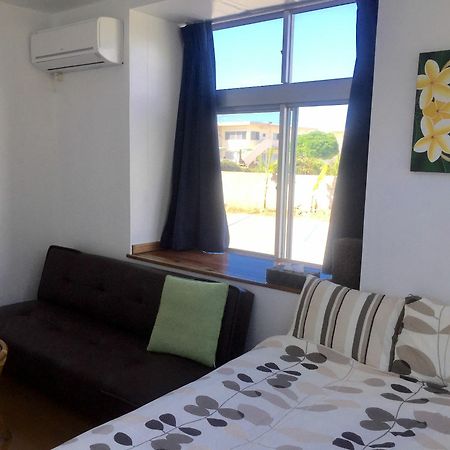 Guesthouse Seagull Village Мотобу Екстер'єр фото
