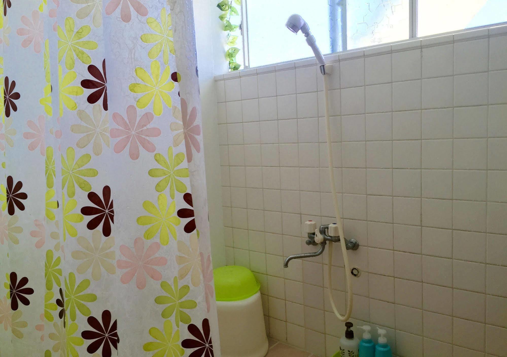 Guesthouse Seagull Village Мотобу Екстер'єр фото